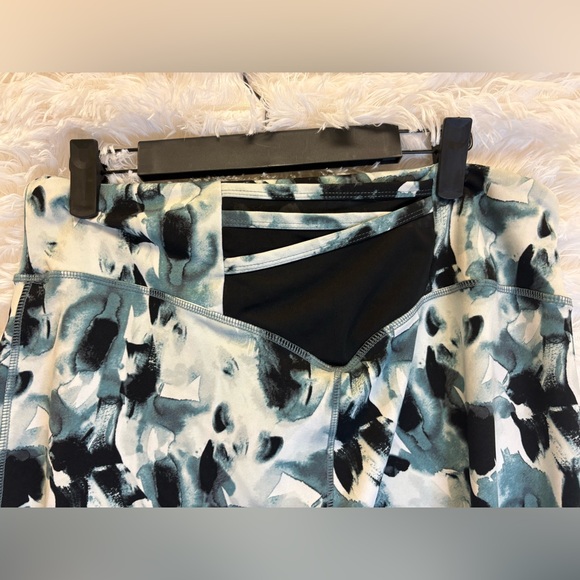 Marissa Olivia Abstract Patterned Leggings - Picture 15 of 16